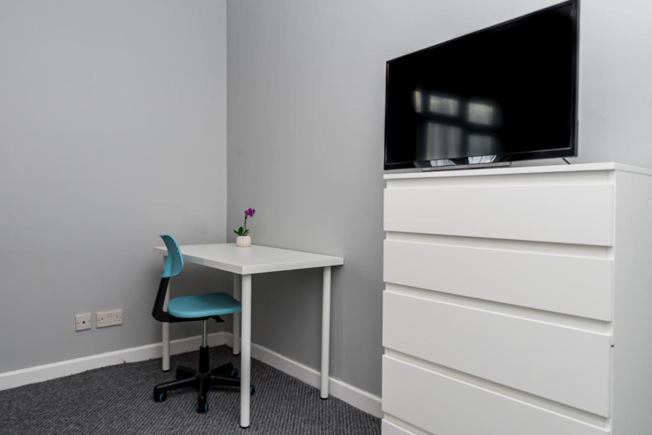 Shirley House 2, Self Catering Guest House, Self Check In, Smart Locks, 10 Min Walk To Southampton General, Aspire And Princess Anne Hospitals, Access To Fully Equipped Kitchen, Excellent Transport Links, Ideal For Longer Stays And Hospital Shifts Exterior foto