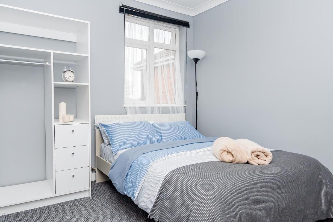 Shirley House 2, Self Catering Guest House, Self Check In, Smart Locks, 10 Min Walk To Southampton General, Aspire And Princess Anne Hospitals, Access To Fully Equipped Kitchen, Excellent Transport Links, Ideal For Longer Stays And Hospital Shifts Exterior foto