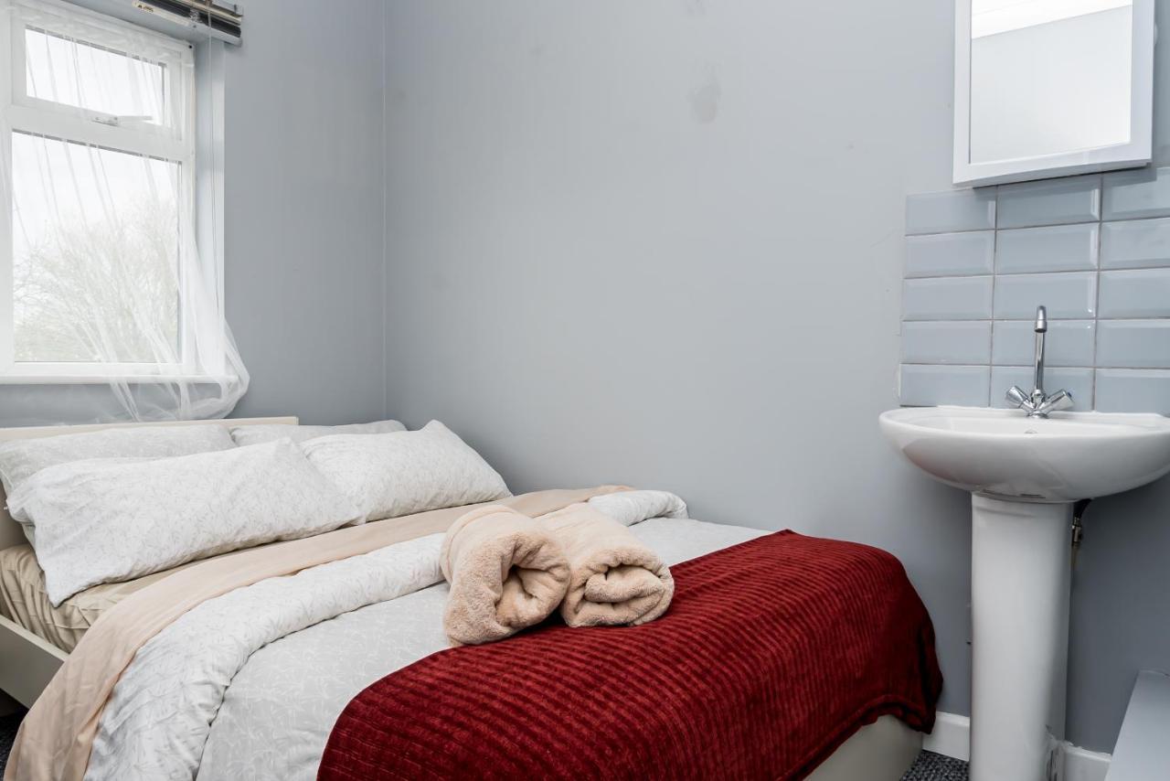 Shirley House 2, Self Catering Guest House, Self Check In, Smart Locks, 10 Min Walk To Southampton General, Aspire And Princess Anne Hospitals, Access To Fully Equipped Kitchen, Excellent Transport Links, Ideal For Longer Stays And Hospital Shifts Exterior foto
