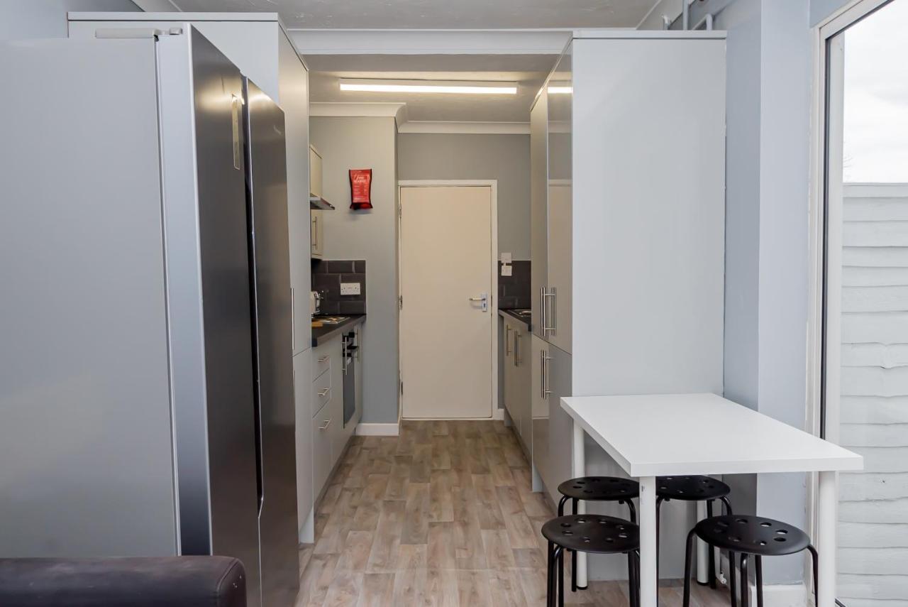 Shirley House 2, Self Catering Guest House, Self Check In, Smart Locks, 10 Min Walk To Southampton General, Aspire And Princess Anne Hospitals, Access To Fully Equipped Kitchen, Excellent Transport Links, Ideal For Longer Stays And Hospital Shifts Exterior foto