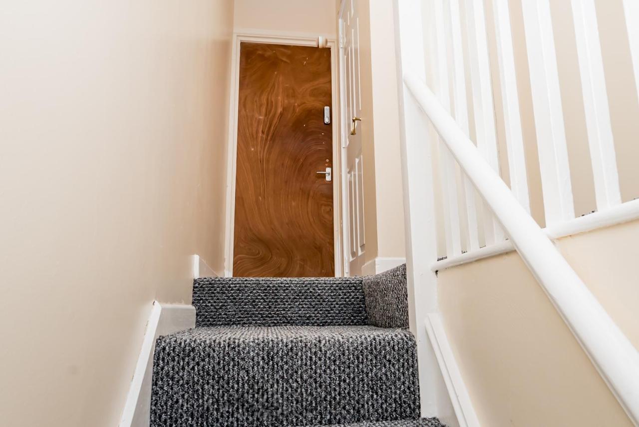 Shirley House 2, Self Catering Guest House, Self Check In, Smart Locks, 10 Min Walk To Southampton General, Aspire And Princess Anne Hospitals, Access To Fully Equipped Kitchen, Excellent Transport Links, Ideal For Longer Stays And Hospital Shifts Exterior foto