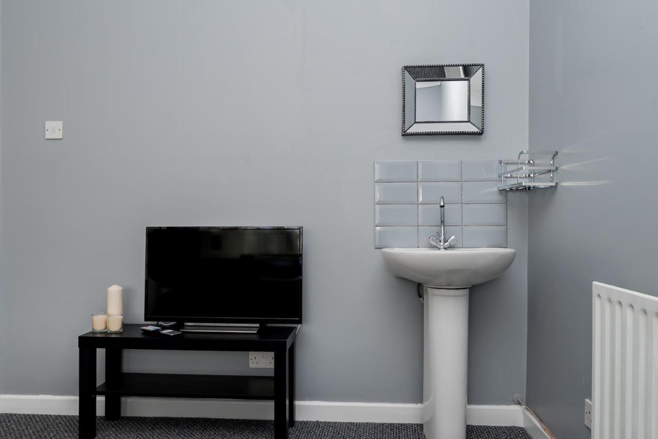 Shirley House 2, Self Catering Guest House, Self Check In, Smart Locks, 10 Min Walk To Southampton General, Aspire And Princess Anne Hospitals, Access To Fully Equipped Kitchen, Excellent Transport Links, Ideal For Longer Stays And Hospital Shifts Exterior foto